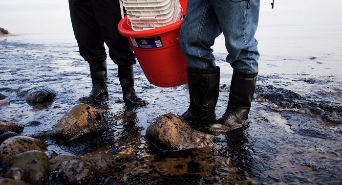 Major oil spill occurs in California, again